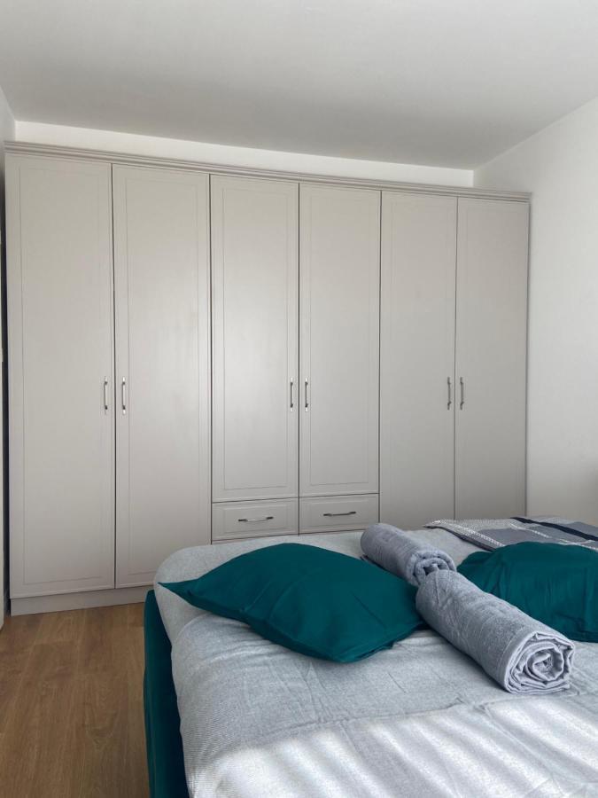 Focus Apartament Floreşti Esterno foto
